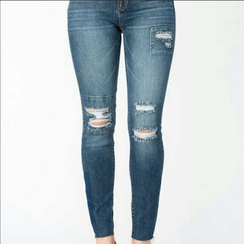 🎉HP🎉 Gorgeous Distressed Skinnies💕 - Picture 4 of 8